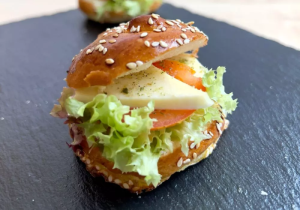 Banketový bagel – caprese