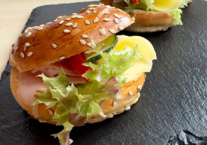 Banketový bagel – šunka / sýr