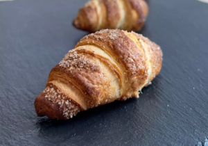 Skořicový croissant