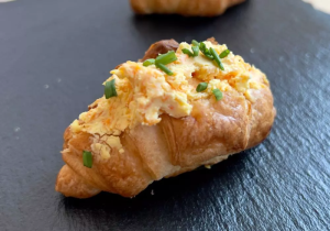 Banketový croissant – mrkvová pomazánka