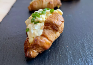 Banketový croissant – vajíčková pomazánka