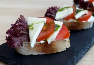 Italský banketový chlebíček – caprese
