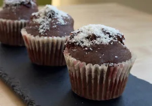 Kakaový muffin s kokosem