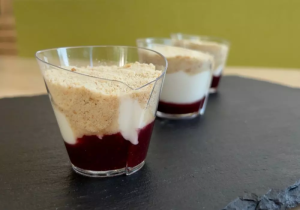 Bezlepkový ovocný cheesecake s máslovými sušenkami