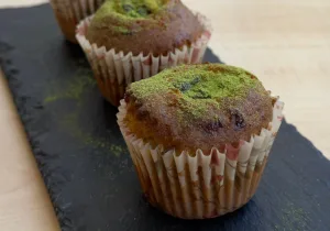 Ovocný matcha muffin